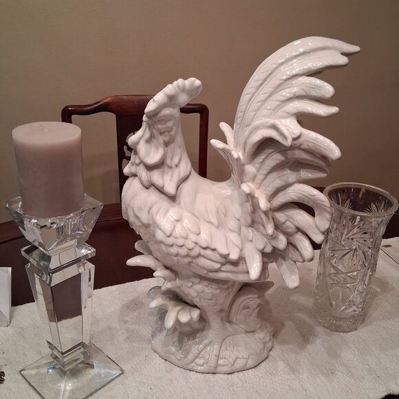 Elegant Porcelain Rooster Decorative Figurine; Dining Room/Foyer/Hallway - Picture 1 of 6